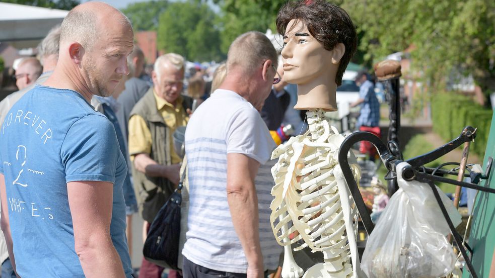 Nur gebrauchte Sachen dürfen auf dem Flohmarkt in Schwerinsdorf angeboten werden. Foto: Ortgies/Archiv