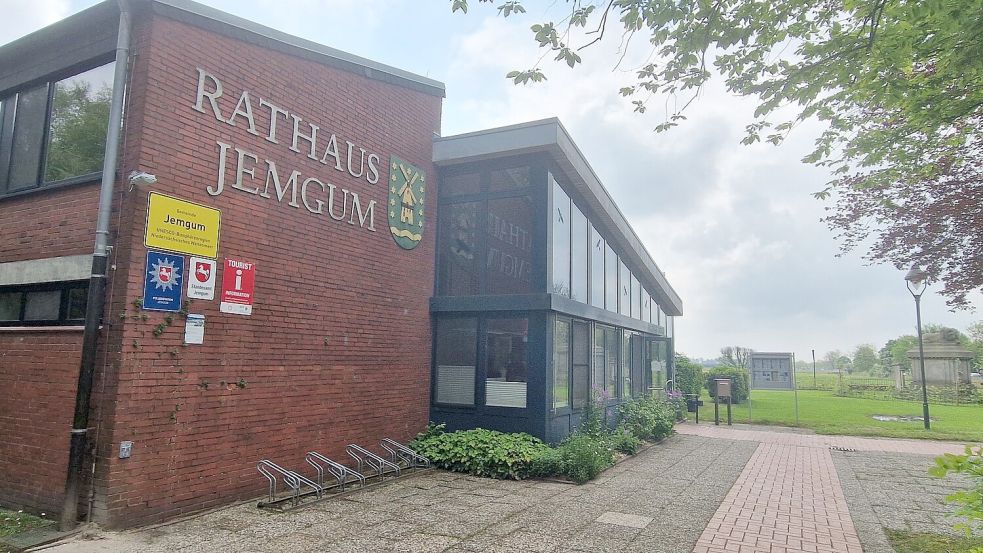 Das Jemgumer Rathaus und das im selben Gebäude untergebrachte Dörfergemeinschaftshaus sind energetisch und baulich in sehr schlechtem Zustand. Die Gemeinde benötigt dringend Ersatz. Foto: Gettkowski