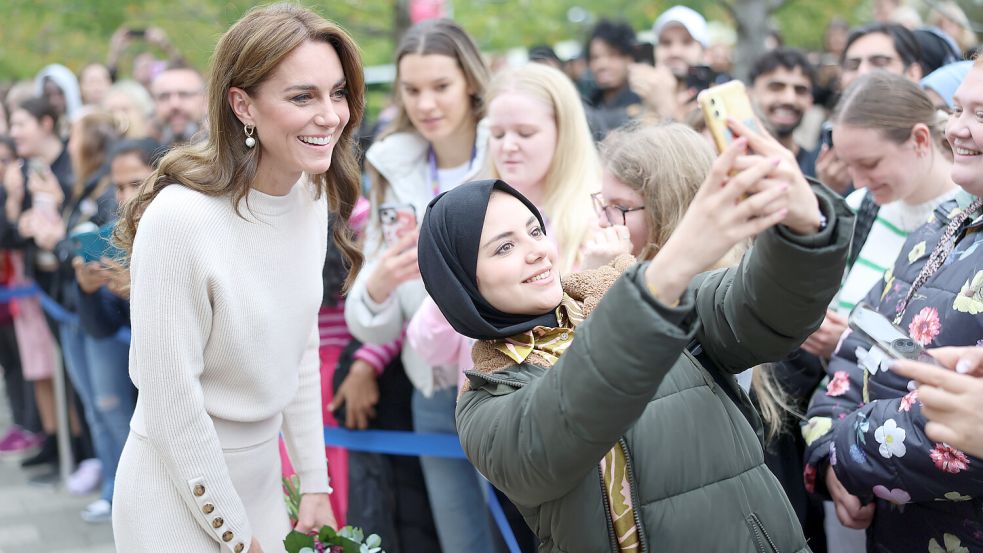 Ein Selfie mit der Prinzessin von Wales – Royals sind beliebt. Foto: picture alliance/dpa/PA Wire