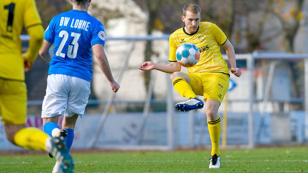 Heiko Visser beackerte zumeist die Außenbahnen bei Kickers Emden. Nur Trainer Rudi Zedi beorderte ihn einst mal ins zentrale Mittelfeld. Archivfoto: Doden, Emden