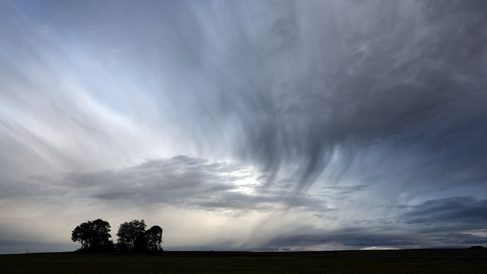 Am Pfingstwochenende kann es in Niedersachsen mitunter ungemütlich werden. Foto: dpa/Karl-Josef Hildenbrand