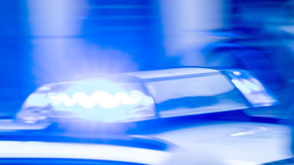 Zwei Polizisten sind am Montag von einem 45-Jährigen und dessen Sohn in Huchting angegriffen worden. Foto: Jens Büttner / dpa