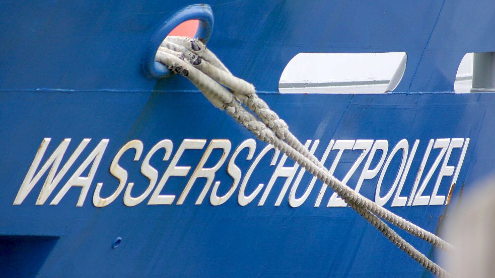 Ermittlungen werden von der Wasserschutzpolizei Emden aufgenommen. Symbolbild: Wasserschutzpolizei