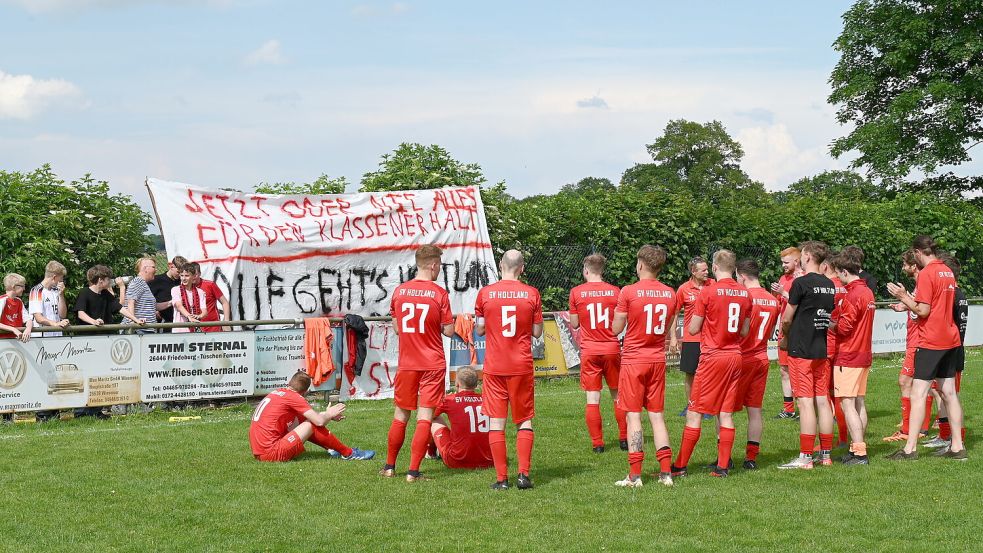 Die Holtlander Mannschaft wurde von einigen jungen Fans lautstark in Strudden angefeuert.
