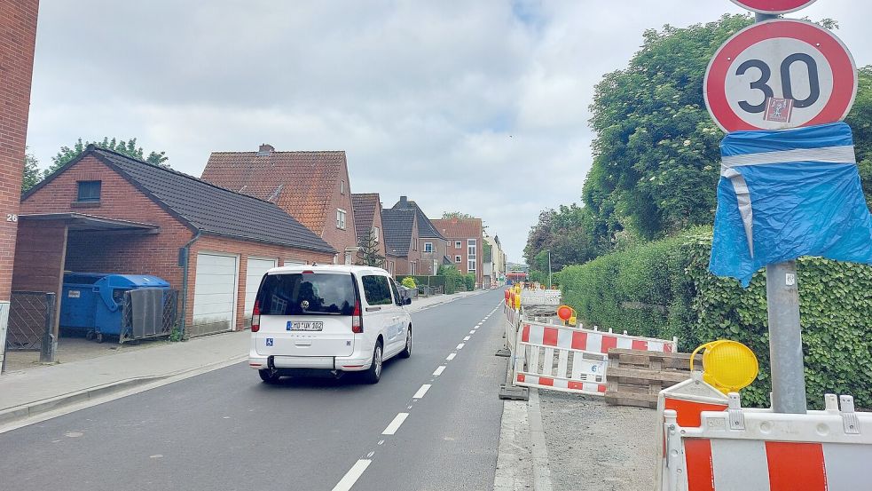 Die Gehwege an der Eggenastraße werden noch wiederhergestellt. Foto: Hanssen
