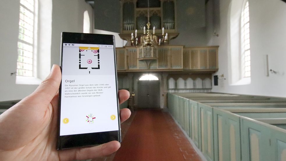 Wer die App nutzt, kann vieles über Rysum erfahren. Eine der 13 Stationen führt in die Rysumer Kirche. Foto: Cornelius