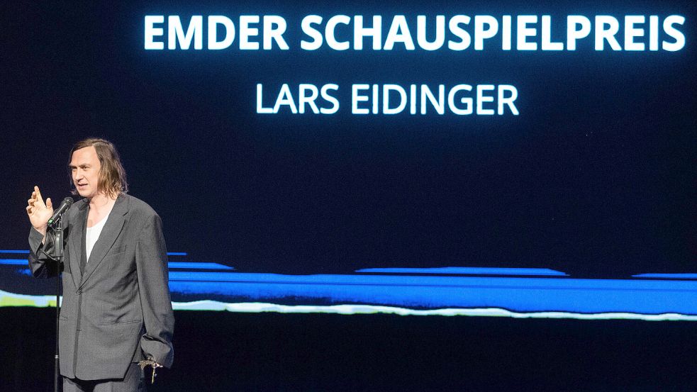 Lars Eidinger nahm den Schauspielpreis entgegen. Foto: J. Doden