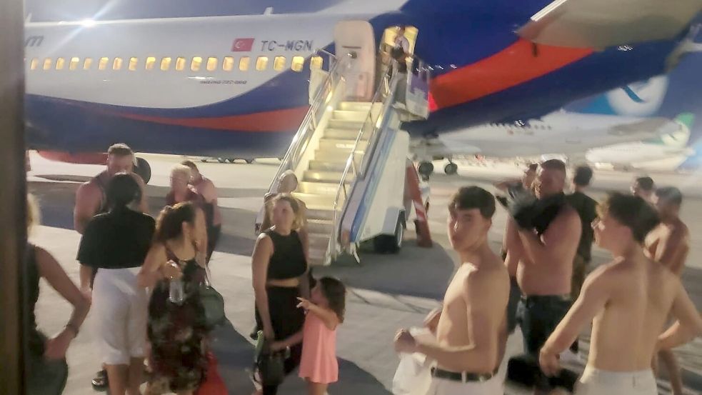 Am 6. Juni stiegen die Passagiere von Mavi Gök Airlines völlig überhitzt aus. Foto: privat