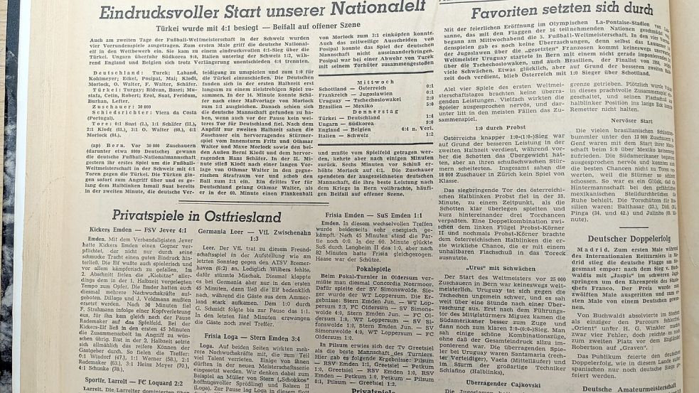 Eher zurückhaltend: der Auftaktbericht zur WM 1954 in der Ostfriesen-Zeitung. Foto: Jürgens