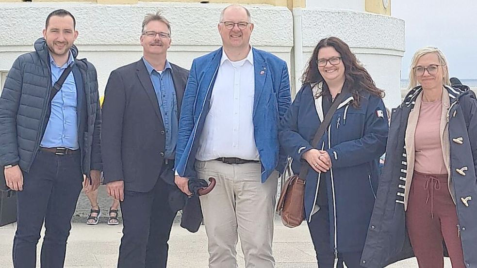 Eine Aufnahme aus dem Mai: der SPD-Landtagsabgeordnete Nico Bloem, der hiesige Fraktionssprecher Olaf Look, Markus Stanggassinger (SPD-Ortsvereinsvorsitzender), Anja Troff-Schaffarzyk und Melanie Helms (stellvertretende Bürgermeisterin). Foto: SPD Borkum