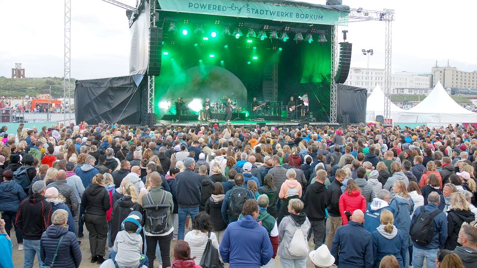 Auch die Ausgaben und Einnahmen der Beach Days – hier eine Aufnahme vom Bosse-Konzert 2023 – schlagen sich im Dienstleistungsangebot der NBG nieder. Foto: Ferber