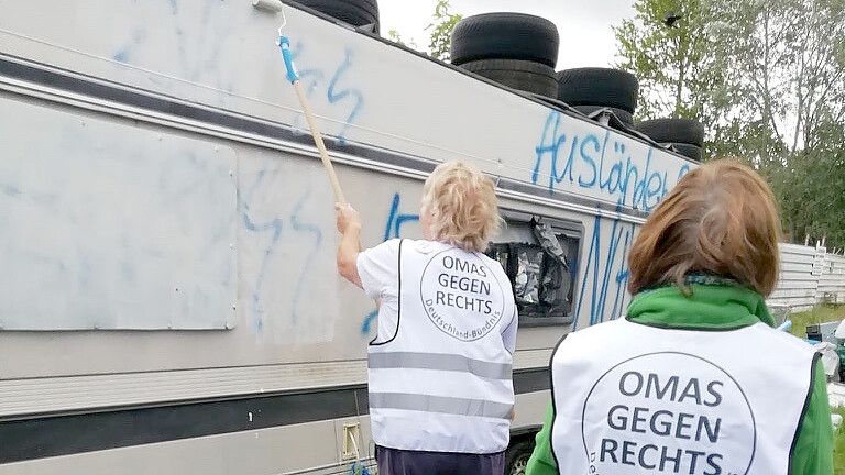 Die „Omas gegen rechts“ schritten zur Tat.
