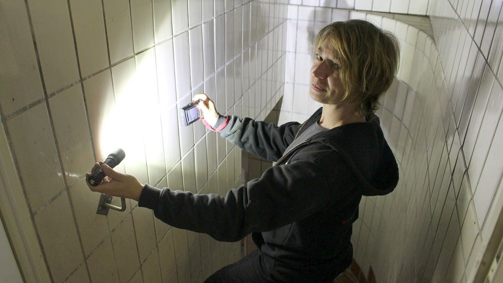 Sarah Mürmann auf dem Weg in den Keller. Foto: Oltmanns