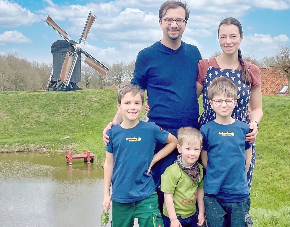Jonas und Mechthild Molkenthin gehen gemeinsam mit ihren Söhnen Nate (vorne, von links), Chris und Theo nach Bhutan. Foto: privat