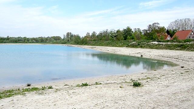 Im Badesee in Veenhusen sind derzeit Zerkarien. Foto: Landkreis Leer