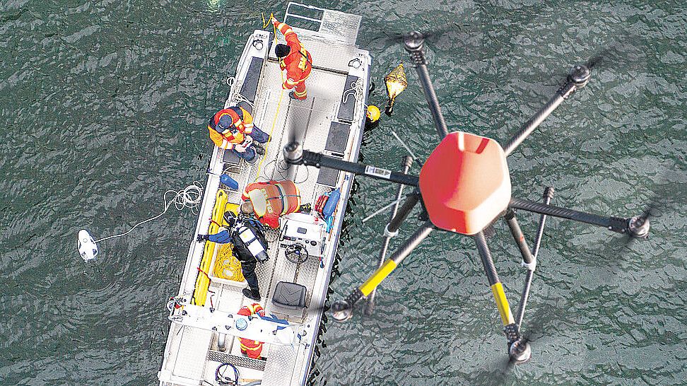 Drohnen können bei der Suche zu Wasser helfen. Foto: Rosenow/Aeromedia
