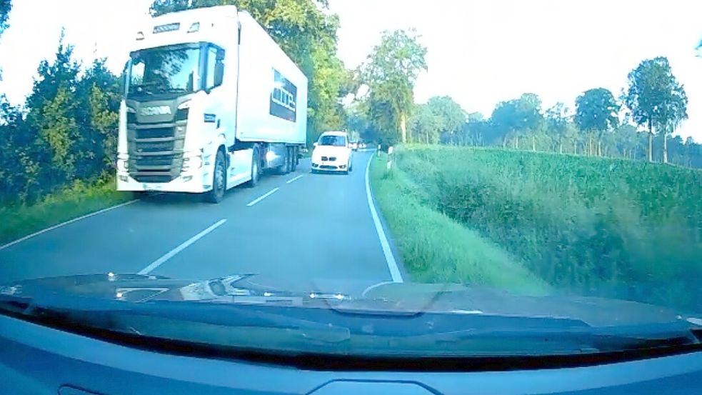 Ein gefährlicher Moment, eingefangen von der Dashcam, kurz vor der rettenden Vollbremsung. Foto: Screenshot/privat