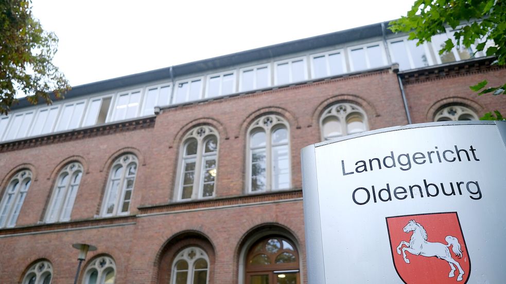 Verhandelt wird die Betrugsserie am Landgericht Oldenburg. Foto: Hibbeler/dpa