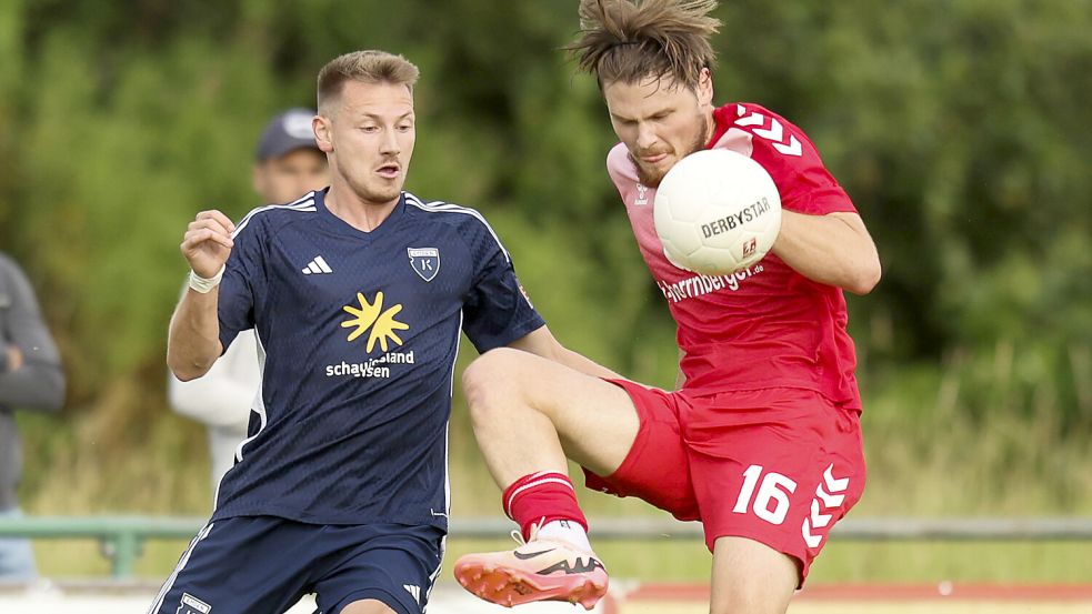 Julian Stöhr (links) wurde bei Kickers früh eingewechselt. Er bot eine starke Vorstellung.