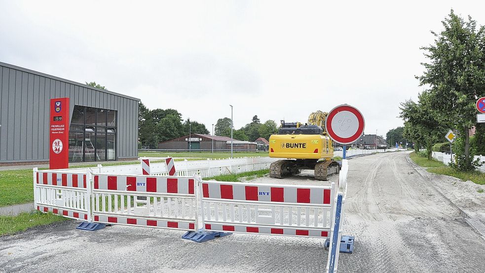Es gibt Probleme mit dem Material für den Unterbau der Straße. Der muss fest und stabil sein, wenn die Sanierung nachhaltig sein soll. Foto: Wolters/Archiv