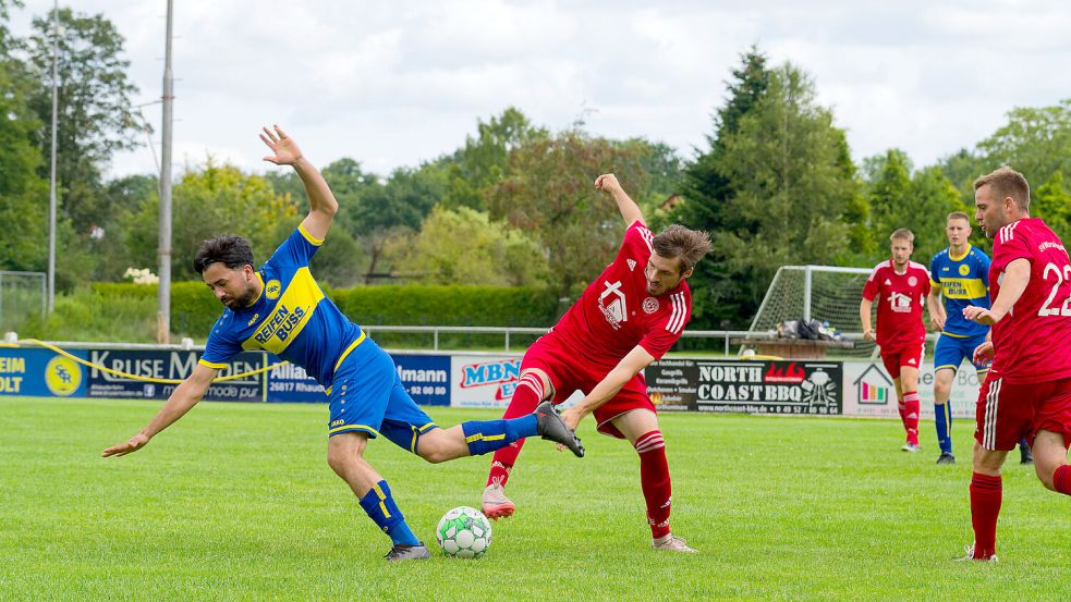 Der SC Rhauderfehn/Langholt führte gegen Warsingsfehn schon mit 2:0, musste sich dann aber noch mit einem 2:2 zufrieden geben. Foto: Lohmann
