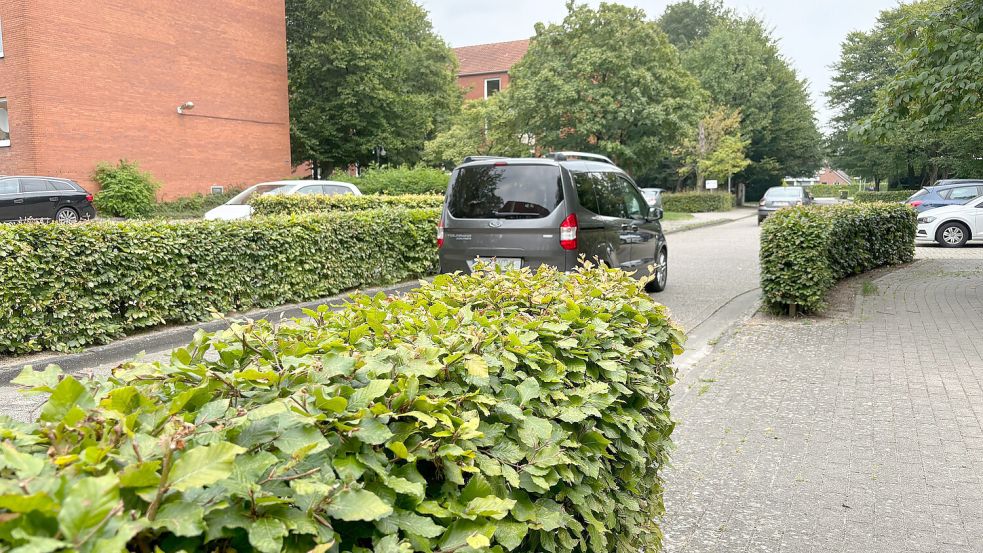 Am Wochenende nutzten viele Autofahrer die Anliegerstraße „Unter den Eichen“ und die Brahmsstraße (Bild), um die Sperrung der Spierkreuzung zu umfahren. Foto: Bothe