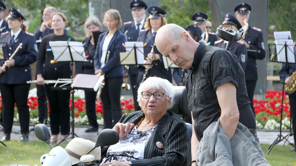 Zeitzeugin Annedore Höllrigl bei der Gedenkfeier am Sonntag. Foto: Ferber