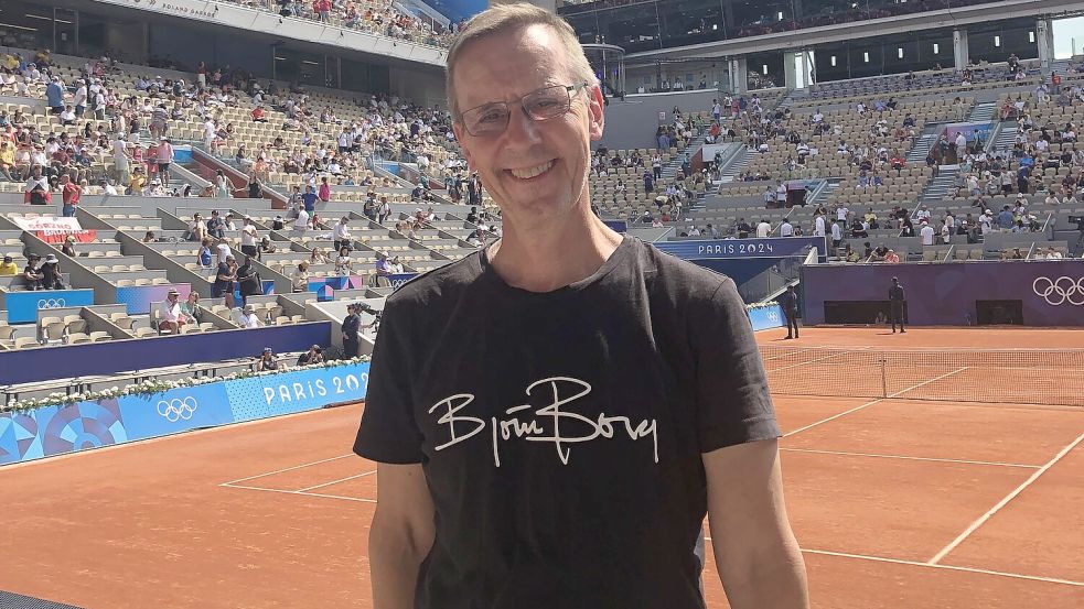 Knut Müller im Roland Garros Stadion, dem größten Tennisstadion Frankreichs. Dort sah er das epische Finale zwischen Novak Djokovic und Carlos Alcaraz. Foto: Privat
