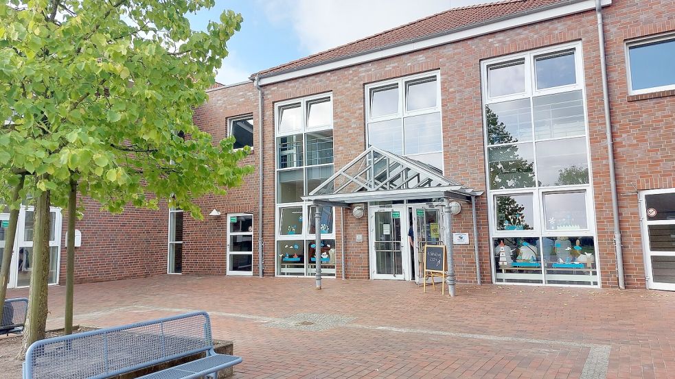 Die Grundschule Constantia (Foto) hat zwei neue erste Klassen - mit 15 und 16 Kindern. An der Grundschule Cirksena haben 88 Kinder angefangen. Foto: Hanssen