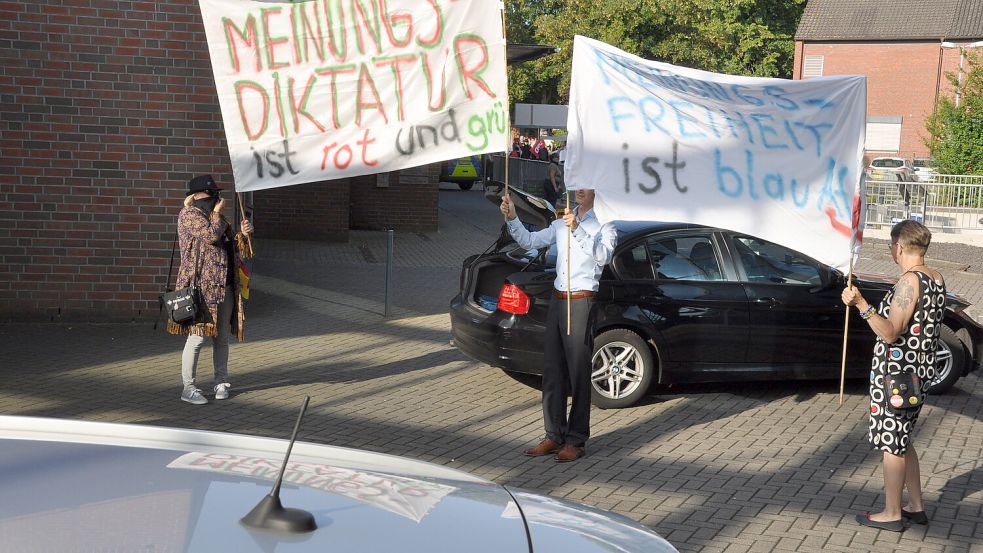 Einige Gegenprotestler waren vor Ort. Foto: Wolters