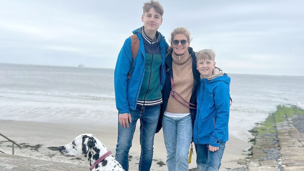 Auf Norderney hatte Imke Wübbenhorst kürzlich neben Mann und Hund auch die Stiefsöhne Maksim und Andrey dabei.