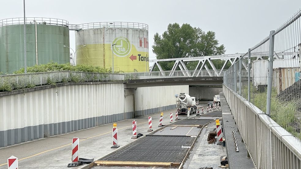 Ein neuartiges Verfahren wird bei der Sanierung der Trogstrecke angewandt. Das funktioniert, sagt der Bauleiter. Foto: Hanssen/Archiv