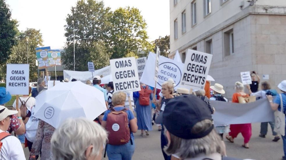 In Erfurt demonstrierten "Omas" aus dem ganzen Bundesgebiet. Foto: privat