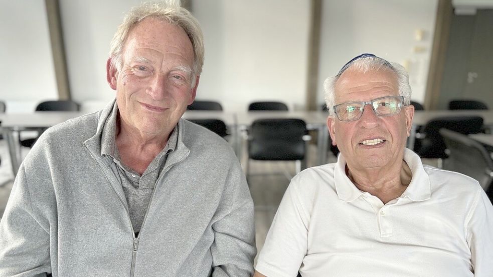 Der Frühere Leeraner Bürgermeister Wolfgang Kellner (links) hat Dr. Gábor Lengyel nach Leer eingeladen. Foto: Heinig