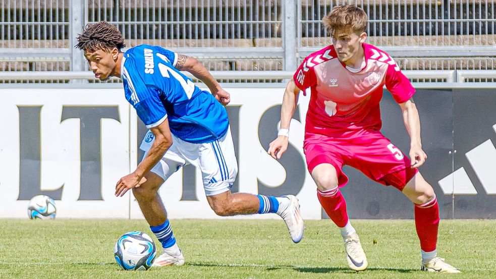 Ben Smidt kam nach seiner Rückkehr zum SV Wilhelmshaven nur in Testspielen zum Einsatz. Hier ist der Ostfriese gegen Schalke 04 II zu sehen. Foto: Imago