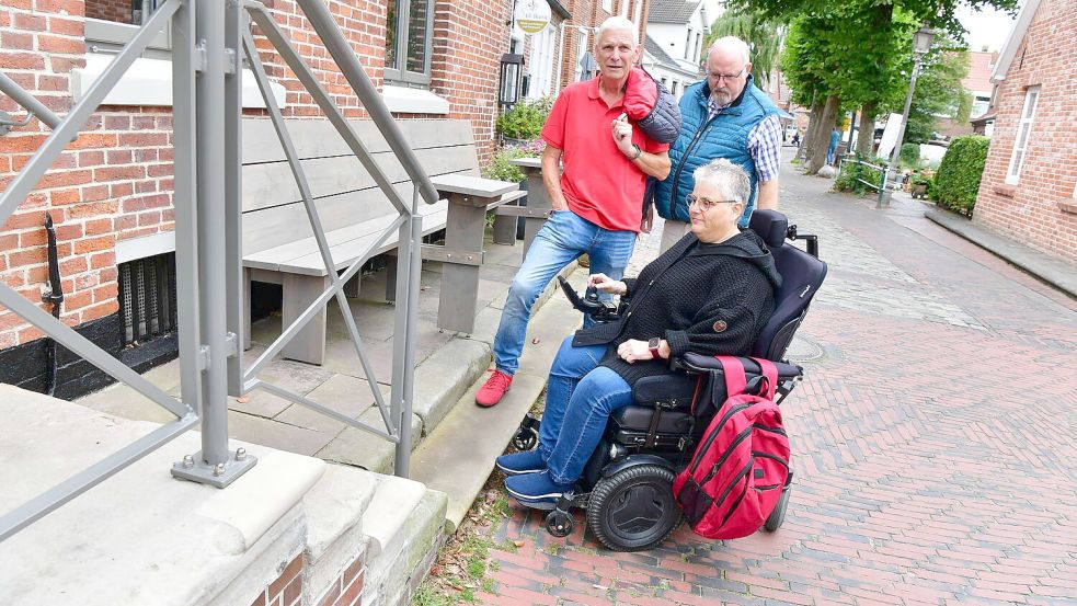 In Greetsiel hat vor kurzer Zeit ein neues Café geöffnet. Birgit Willems bleibt ein Besuch undenkbar - alle Tische sind nur durch Stufen erreichbar. Foto: Wagenaar