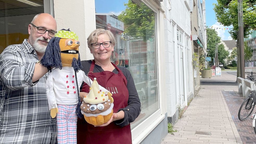 Axel Bahro und seine Frau Dorothea Seitz haben mit ihren Handpuppen vier Wochen lang ein eigentlich leerstehendes Ladenlokal belebt. Foto: Archiv/Boschbach