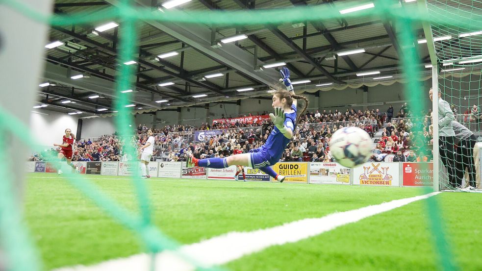 Der Aurich-Cup ist das Hallenfußball-Spektakel im Nordwesten. Foto: Doden/Emden