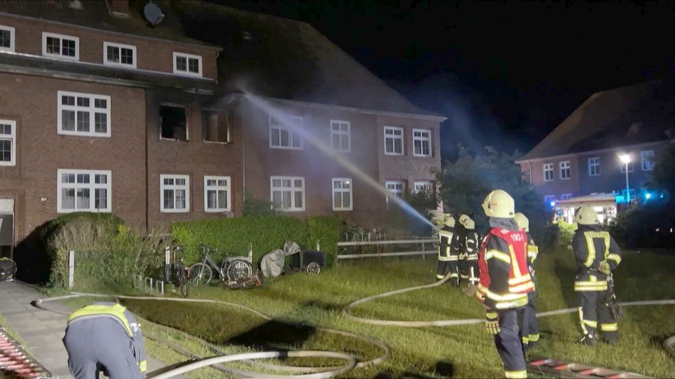 Zahlreiche Einsatzkräfte der Feuerwehr rückten aus. Foto: Nonstopnews