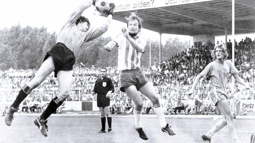 Eberhard Strauch (Mitte) machte sich bei Rot-Weiss Esssen einen Namen, spielte vier Jahre in der Bundesliga. Foto: Imagao