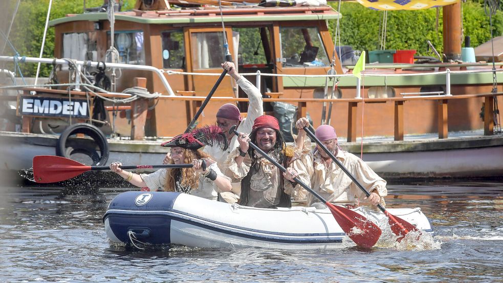 Durch Piraten und Wettkämpfe zu Wasser soll das Delft- und Hafenfest aufgewertet werden. Foto: Ortgies/Archiv