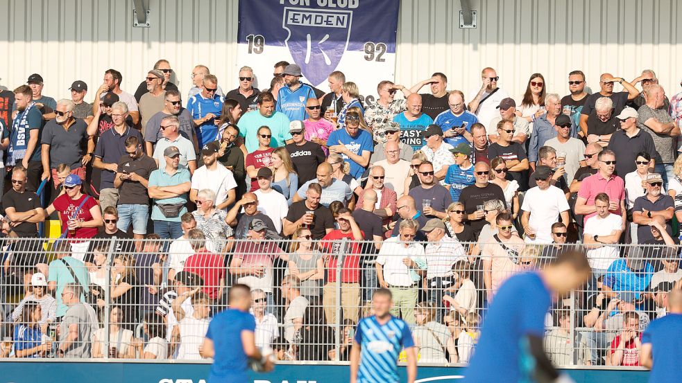 Das Zuschauerinteresse bei den Kickers-Heimspielen ist riesig. Die Fans profitieren nun von einer erweiterten Partnerschaft des Klubs mit einem Sponsor. Foto: Doden/Emden