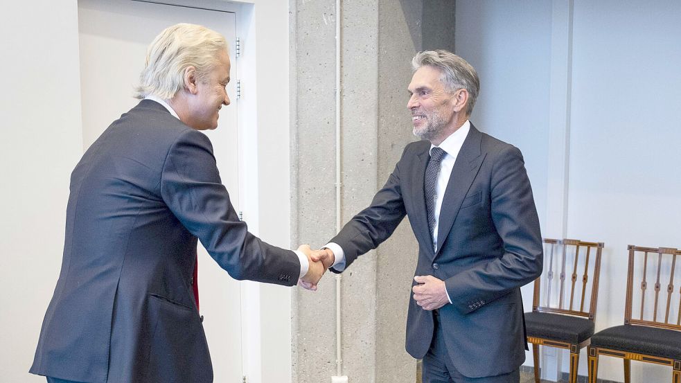 Geert Wilders (l), der Fraktionsvorsitzende der Partei für die Freiheit und Dick Schoof. Foto: ANP/dpa/Jeroen Jumelet