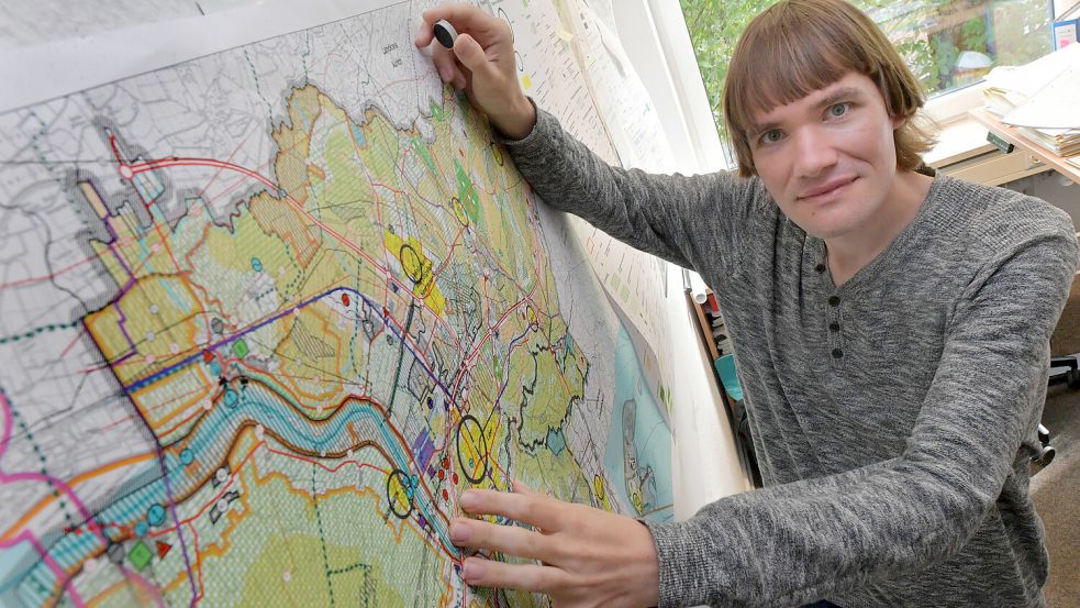 Regionalplaner Richard Olbrich hat das neue Raumordnungsprogramm für den Landkreis Leer mitgestaltet und in vielen Sitzungen erläutert. Foto: Ortgies/Archiv