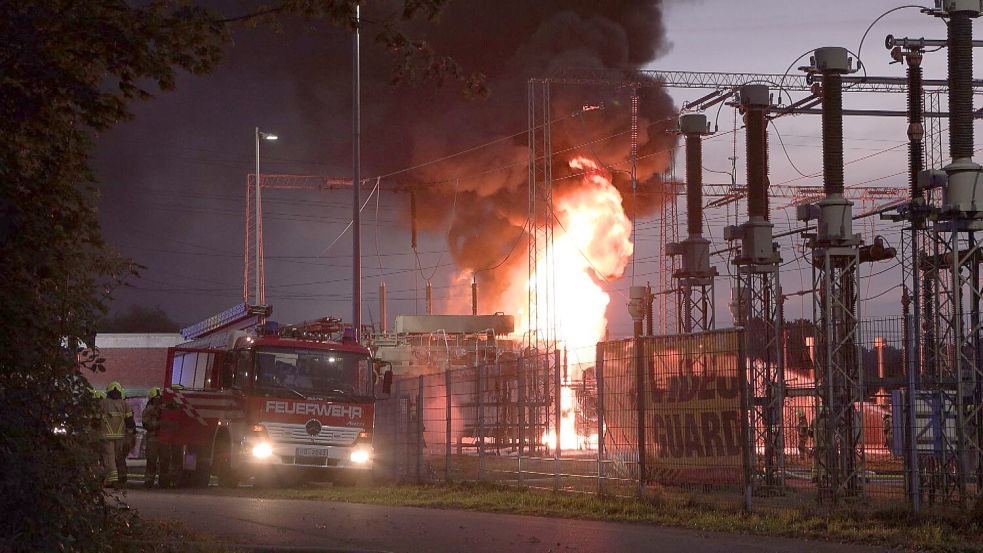 Die Flammen und die Rauchwolke waren weithin sichtbar. Foto: Nonstopnews