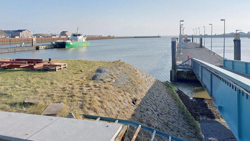 Für drei Dalben im Borkumer Hafen gibt es Geld. Foto: Ferber