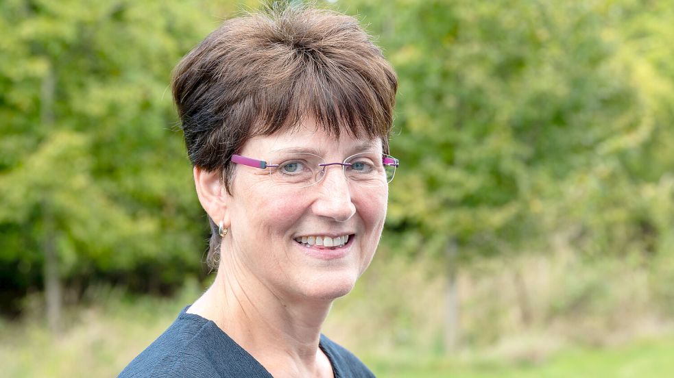 Marianne Freitag (62) aus Kölln-Reisiek hat vor zwei Jahren eine neue Hüfte bekommen. Foto: Michael Ruff