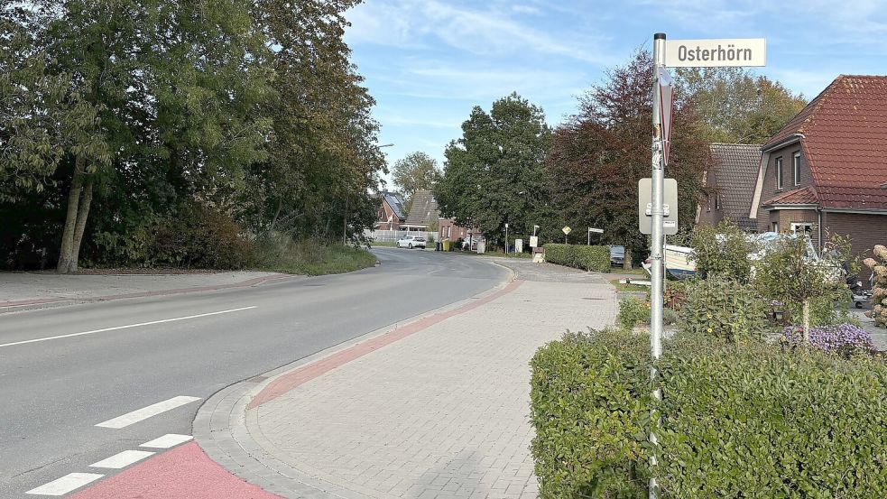Grenzgebiet: Nach dem Abzweig Osterhörn endet die sanierte Straße bislang. Foto: Schuurman