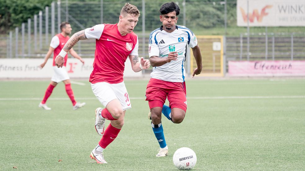 Florian Riedel (links) ist ein Dauerbrenner. Er stand diese Saison jede Minute auf dem Platz. Foto: Imago