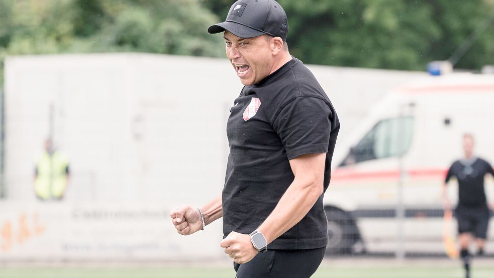 Samir Ferchichi ist seit September 2023 Trainer des TSV Havelse und führte den Klub aus dem Tabellenkeller auf Platz eins. Foto: Imago